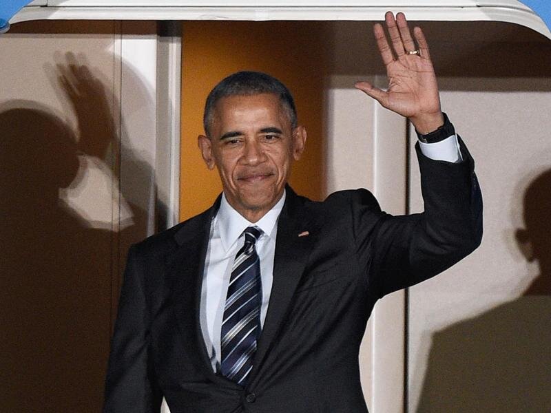 Obama zum Abschied in Berlin - Ankunft zum Abschiedsbesuch: US-Präsident Barack Obama trifft auf dem Flughafen Tegel ein.