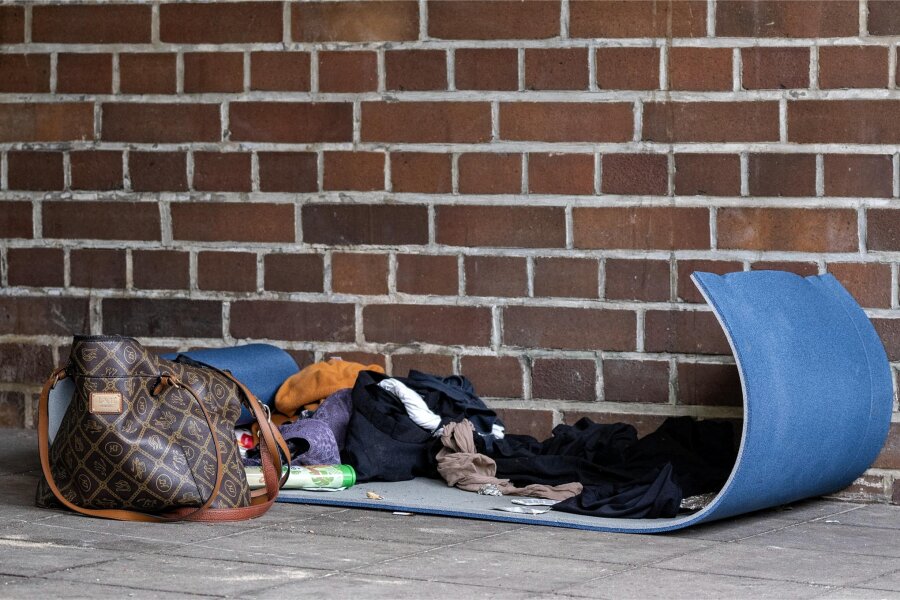 Obdachlose junge Frau aus Lichtenstein: Warum Hilfe so schwierig ist - So ähnlich sieht es an den Rastplätzen der obdachlosen Lichtensteinerin aus. Sie kampiert an verschiedenen Orten der Region.