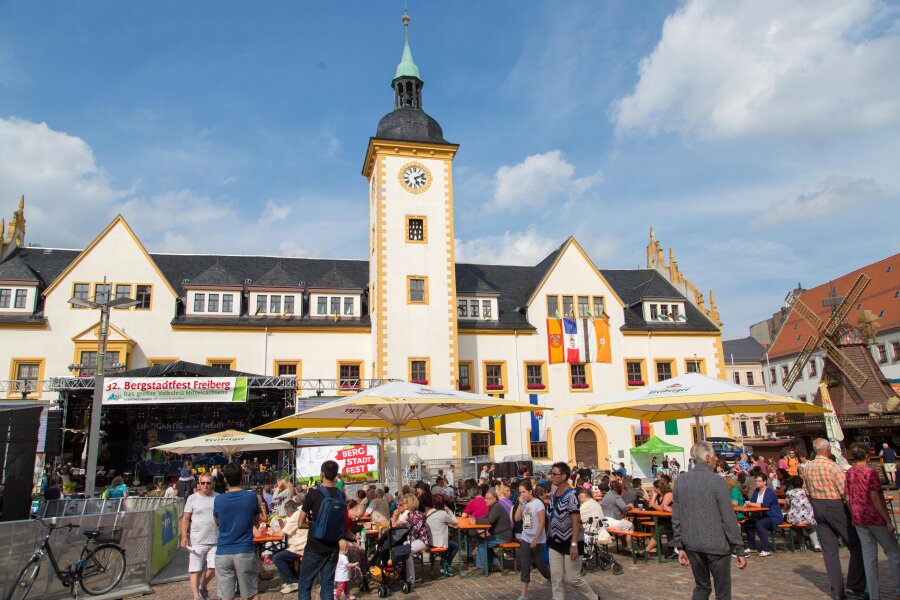 Oberbürgermeister: Freiberg will beim Bergstadtfest seine Vorzüge zeigen - Blick auf das Freiberger Rathaus