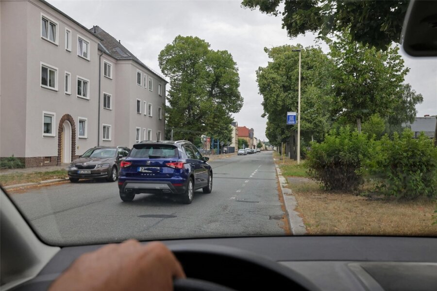 Oberflächenbehandlung: Straßensperrungen und Parkverbote in Glauchau - Auch die Fahrbahn der Auestraße in Glauchau wird erneuert.