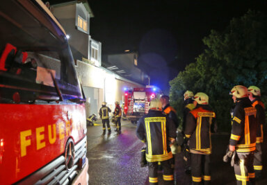 Oberlungwitz: Herd angelassen - Bewohner in Krankenhaus - Wegen Rauchentwicklung in einer Wohnung in Oberlungwitz rückte die Feuerwehr am Mittwochabend an.