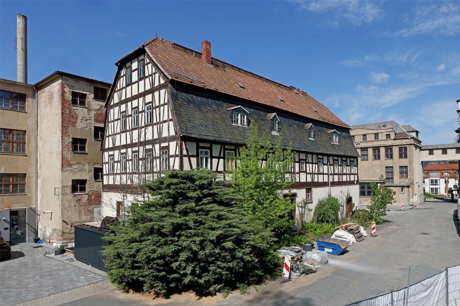 Oberlungwitz hofft auf Geld für das Uhlig-Haus - Das imposante Uhlig-Haus gilt als die Wiege der Oberlungwitzer Strumpfindustrie und soll saniert werden.