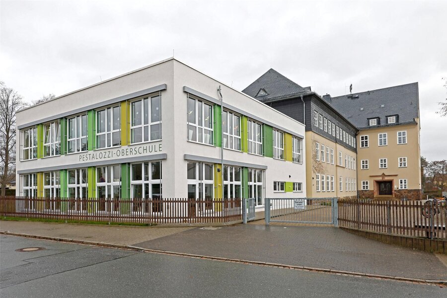 Oberlungwitz investiert weiter: Schule braucht zwölf Kilometer Datenkabel - In die Oberlungwitzer Pestalozzi-Oberschule mit ihrem 2021 eingeweihten Anbau wird erneut investiert.