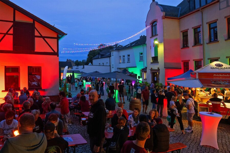 Oberlungwitzer feiern wieder mit Livemusik im Rathaushof - Der Rathaushof hat sich als Veranstaltungsort etabliert.