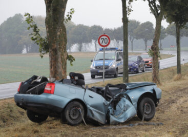 Oberschöna: Audifahrerin kommt bei Unfall ums Leben - Kind schwer verletzt - 