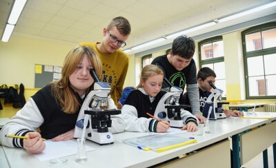 Oberschule erhält neue Mikroskope - 