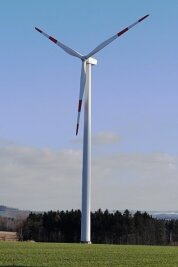 Oberwieras Gemeinderat gibt Zustimmung für Bau von Riesen-Windrad - Das geplante Windrad in Oberwiera soll mit einer Nabenhöhe von 169 Metern auf einer Fläche neben der B 180 errichtet werden.