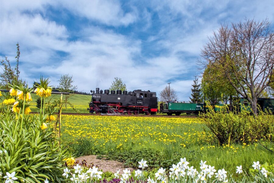 Oberwiesenthal: Fichtelbergbahn dampft wieder - Die Lokomotiven dampfen am Samstag damit auch in die neue Fahrsaison.