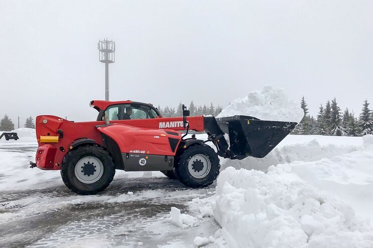 Oberwiesenthal: Zu viel Schnee am Fichtelberg - 
