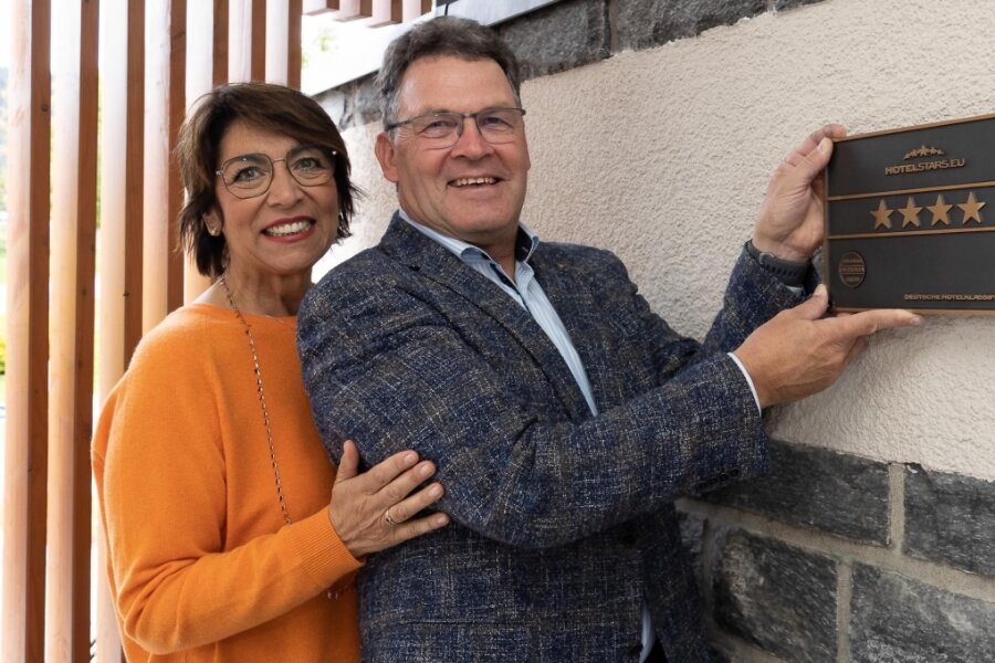 Oberwiesenthaler Hotelier übernimmt Präsidentschaft im Rotary Club - Jens Ellinger, hier im Bild mit Ehefrau Carmen, ist neuer Präsident des Rotary Clubs Annaberg.