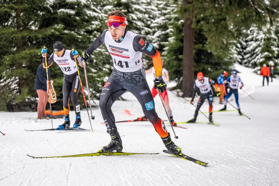 Oberwiesenthaler Langlauftrio stellt Fuß in die Tür für die Nachwuchsweltmeisterschaften - Toni Rollinger vom ATSV Gebirge-Gelobtland hat am Sonntag mit Platz 5 im Einzelrennen eine Teilnorm für die kommende Junioren-Weltmeisterschaft erfüllt.