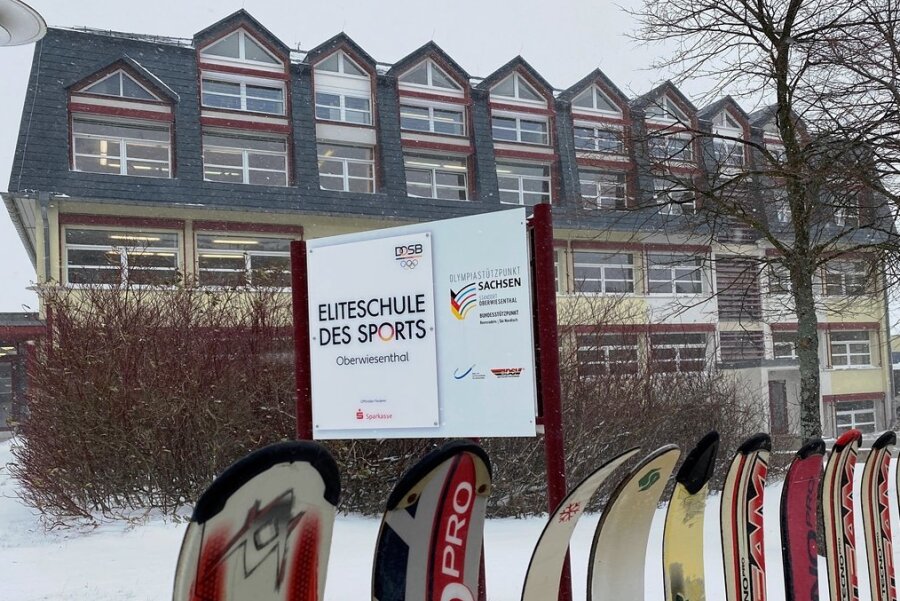 Der Zahn der Zeit und das harte Klima in Oberwiesenthal haben an den Gebäuden der Eliteschule des Wintersports genagt. 