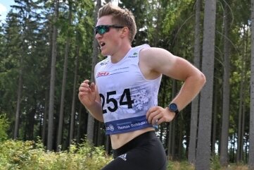 Niklas Müller vom WSC Oberwiesenthal gewann in Grünbach über die 10-Kilometer-Distanz. 