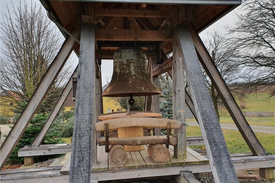 Oederan: Auf dem Glockenpfad Frankenstein über Memmendorf und Hartha - Die Auferstehungsglocke ist das größte ehemalige Geläut. 