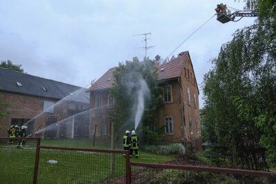 Oederan: Leerstehendes Haus in Flammen - 