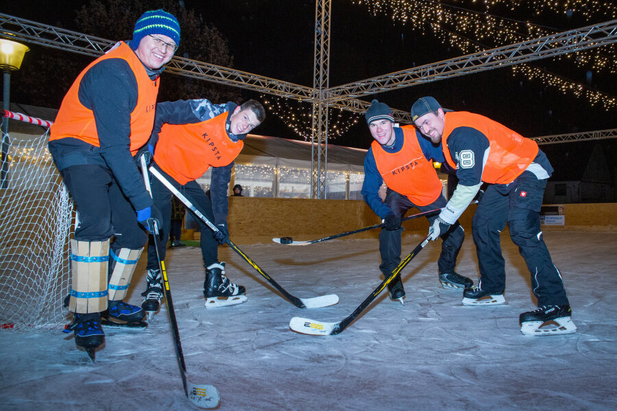Oederaner laden zum Amateur-Eishockeyturnier ein - Am 25. Januar 2020 wird um den Pokal des Bürgermeisters gespielt.