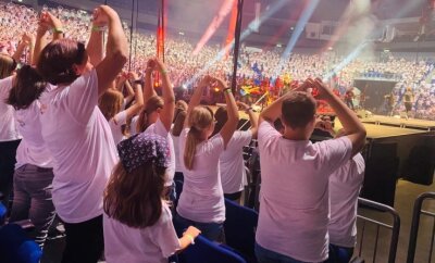 Oederaner Schüler singen mit 6000 Kindern - 6000 Kinder, darunter auch Oberschüler aus Oederan, sangen gemeinsam in der Mercedes-Benz-Arena in Berlin. 