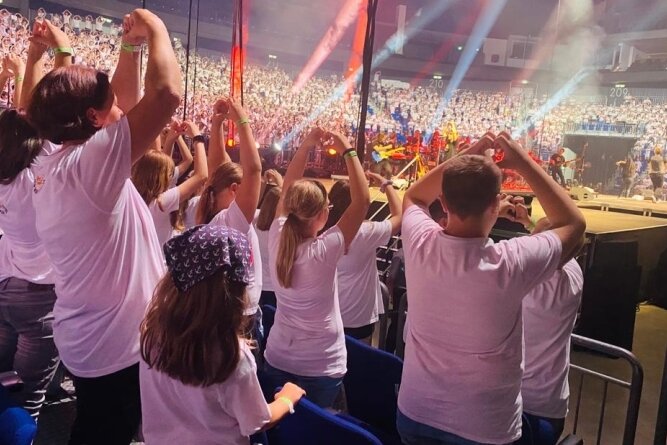 6000 Kinder, darunter auch Oberschüler aus Oederan, sangen gemeinsam in der Mercedes-Benz-Arena in Berlin. 