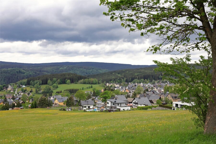 Ökologe stellt seinen Weg in Schwarzenberg vor - Blick nach Breitenbrunn.