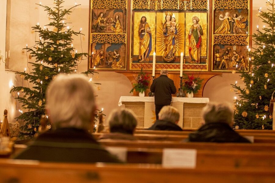Mit einem Friedensgebet ist am Mittwochabend in der Plauener Johanniskirche der Opfer des Holocaust und des Nationalsozialismus gedacht worden.