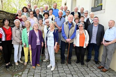 Oelsnitz: Besonderes Klassentreffen auf Schloss Voigtsberg - 40 Ehemalige trafen sich 70 Jahre nach der Entlassung aus der Grundschule Oelsnitz auf Schloss Voigtsberg.