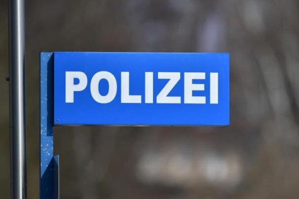Oelsnitz: Hoher Sachschaden bei Einbruch in zwei Schulen - Unbekannte sind zwischen dem 22. Dezember und dem vergangenen Montag in zwei Schulen auf dem Turleyring in Oelsnitz im Erzgebirgskreis eingebrochen.