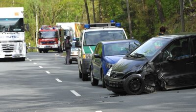 Oelsnitz/V.: Betrunkene Frau verursacht schweren Unfall - 
