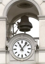 Oelsnitz will neue Glocken für Turm - 
              <p class="artikelinhalt">Seit 91 Jahren hängen zwei Stahlglocken im Turm des Oelsnitzer Rathauses. Seit Jahren gibt es die Idee, sie durch neue Bronzeglocken zu ersetzen. Bisher waren jedoch andere Projekte wichtiger.</p>
            
