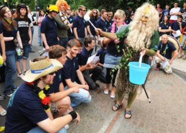 Oelsnitz will Sachsenfete am Äquator feiern - Die Absolventen des Beruflichen Gymnasiums wissen, dass es sich am Äquator gut feiern lässt.  