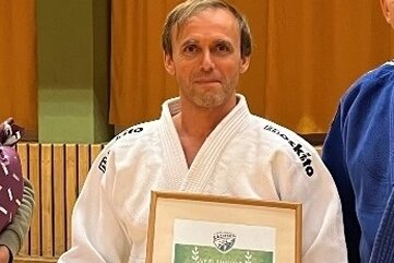 Oelsnitzer ausgezeichnet - Mike Hertel wurde vom Judoverband Sachsen für sein Schaffen beim ASV Oelsnitz geehrt. 