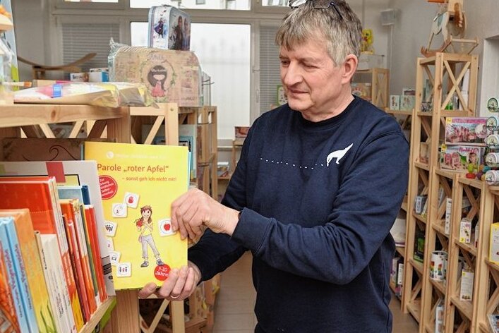 Oelsnitzer Kinderhilfsverein plant besonderen Spielzeugladen - Mathias Stempell vom Verein Jumi Kinderhilfe in Oelsnitz. Der Verein will sich bei seinem Angebot auf Lernspielzeug konzentrieren. Ein fester Öffnungstag in der Woche ist vorgesehen.