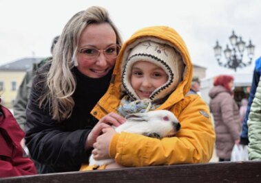 Oelsnitzer Ostermarkt mit echten und falschen Hasen - 