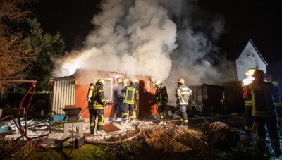 Ofen löste wohl Brand aus - Ein Gartenhaus ist an der Max-Liebermann-Straße in Plauen niedergebrannt. Es entstand ein Schaden in Höhe von 30.000 Euro.