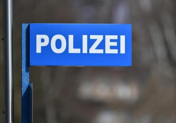 Olbernhau: Sexueller Übergriff auf Spaziergängerin - Polizei sucht Zeugen - Nach einem Übergriff auf eine Spaziergängerin in Olbernhau sucht die Polizei Zeugen.