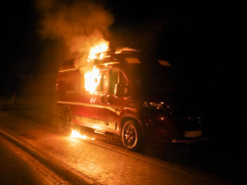 Olbernhau: Wohnmobilbrand - 75.000 Euro Schaden - In der Nacht zu Donnerstag ist in Olbernhau ein Wohnmobil in Brand geraten.
