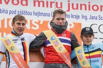 Olbernhau Ziel einer schwierigen Etappe - Emil Herzog, Per Strand Hagenes und Vlad van Mechelen (v. l.).