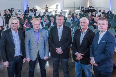 Olbernhauer Bürgermeisterkandidaten stehen Rede und Antwort - Jörg Klaffenbach, Tino Kluge, Guido Kolberg, Michael Rudolph und Kristian Hahn (v.l.n.r.) sind die fünf Kandidaten für die Olbernhauer Bürgermeisterwahl.