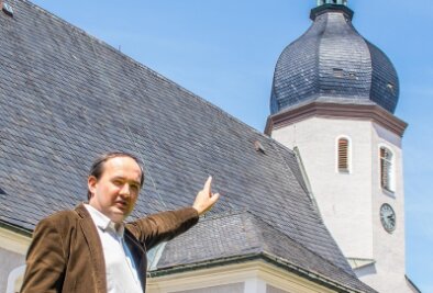 Olbernhauer Stadtkirche braucht ein neues Dach - Pfarrer Franz Scheunpflug möchte gern das Dach der Stadtkirche sanieren lassen. Es ist in die Jahre gekommen. 