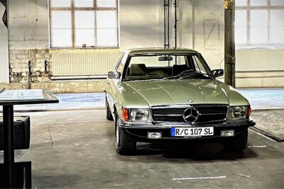 Oldtimer auf Schloss Augustusburg: Mercedes-Benz R 107 und C 107
