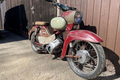 Oldtimer-Mopeds aus Garage im Vogtland gestohlen: „Ich war den Tränen nahe“ - Dieses mehr als 50 Jahre alte Simson-Moped Star wurde aus einer Garage in Jocketa gestohlen.