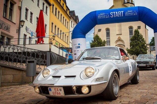 Oldtimer-Rallye: 1. Sächsische Meister-Classic begeistert Teilnehmer und Besucher - Die "Little Mans Corvette" ist fast wie eine Corvette C 3 - auf den europäischen Standard angepasst. Ein knackiges 125-PS-Auto, das Fahrspaß garantiert.