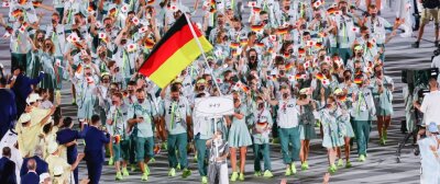 Olympia-Helden sparen nicht mit Kritik - Einmarsch der deutschen Delegation zur Eröffnungsfeier der Olympischen Spiele am vergangenen Freitagabend in Tokio. 