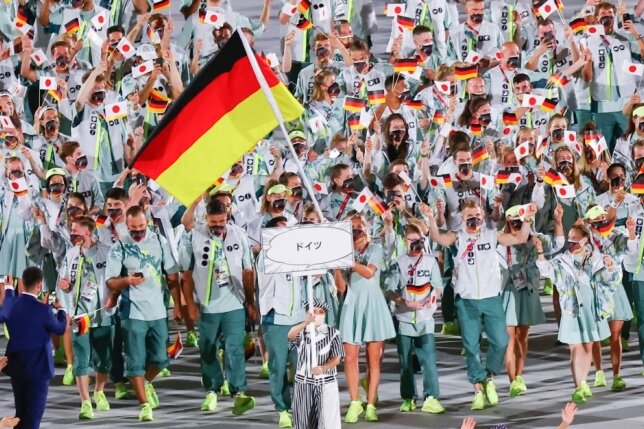 Olympia-Helden sparen nicht mit Kritik - Einmarsch der deutschen Delegation zur Eröffnungsfeier der Olympischen Spiele am vergangenen Freitagabend in Tokio. 