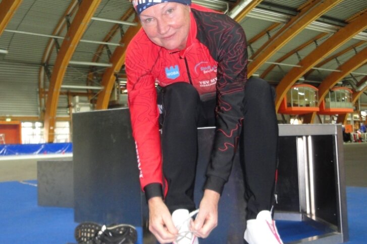 Olympia in Innsbruck bleibt unvergessen - Im September gibt Ute Zillmann ihre Arztpraxis in Reichenbach ab. Die bald 66-Jährige hofft, dass dann auch ein bisschen mehr Zeit für den Eisschnelllaufsport und das eigene Training bleibt. 