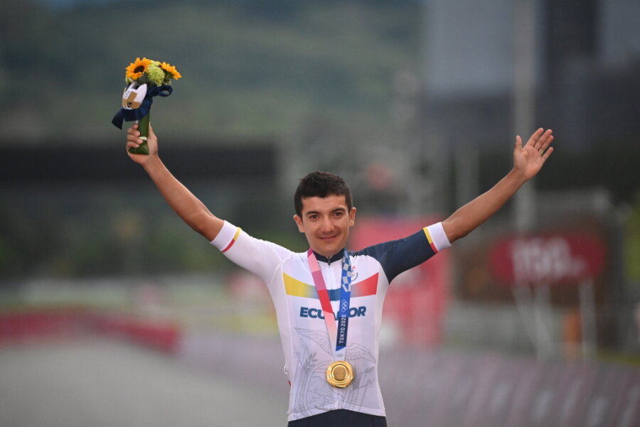            Der Tour-de-France-Dritte Richard Carapaz aus Ecuador gewann Gold im olympischen Straßenradrennen.