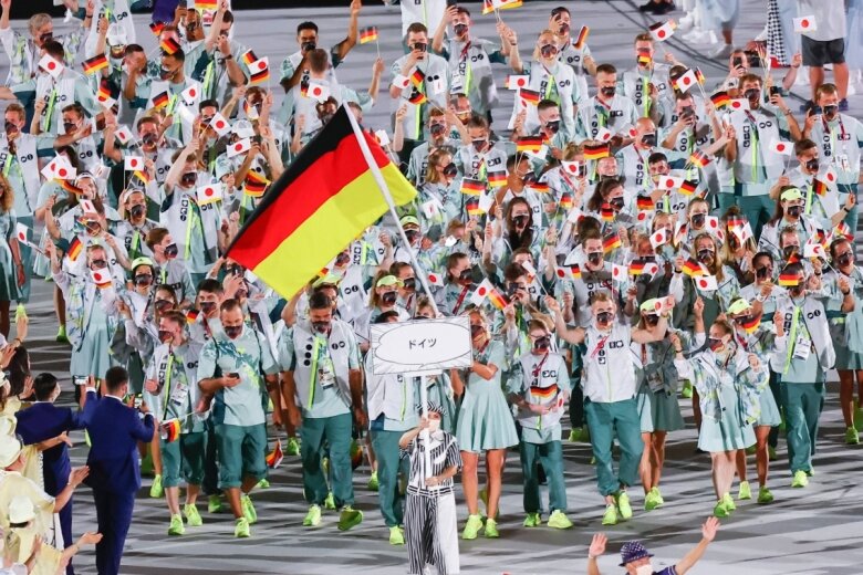 Einmarsch der deutschen Delegation zur Eröffnungsfeier der Olympischen Spiele in Tokio. 