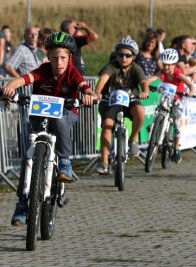 Olympiasieger stattet Pedalrittern Besuch ab - Alexander Klohn trat in Bad Schlema kräftig in die Pedale: Die Premiere eines Radrennens für Kinder erwies sich als voller Erfolg. 