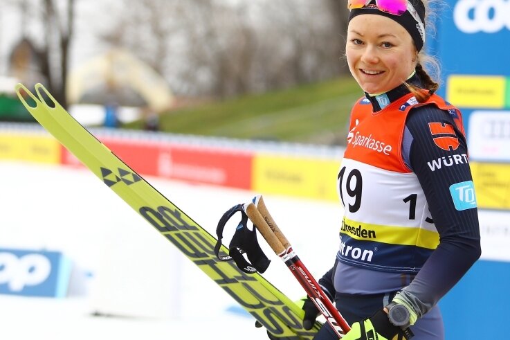 Olympiatraum lebt weiter - Hatte schon wieder gut lachen: Trotz des knapp verpassten Halbfinals war Skilangläuferin Anne Winkler vom SSV Sayda mit ihrem Auftritt beim Weltcup in Dresden zufrieden. 