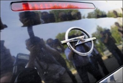 Opel-Betriebsratschef Franz nennt RHJI-Angebot "Werbegag" - Das neue Angebot des belgischen Finanzinvestors RHJI für Opel ist nach Ansicht von Gesamtbetriebsratschef Klaus Franz nur ein "Werbegag". Die Arbeitnehmer setzen weiter auf den kanadischen Autozulieferer Magna als Käufer für das angeschlagene Unternehmen.