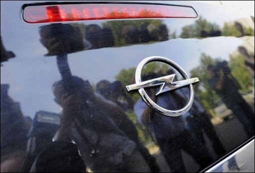Opel-Betriebsratschef Franz nennt RHJI-Angebot "Werbegag" - Das neue Angebot des belgischen Finanzinvestors RHJI für Opel ist nach Ansicht von Gesamtbetriebsratschef Klaus Franz nur ein "Werbegag". Die Arbeitnehmer setzen weiter auf den kanadischen Autozulieferer Magna als Käufer für das angeschlagene Unternehmen.